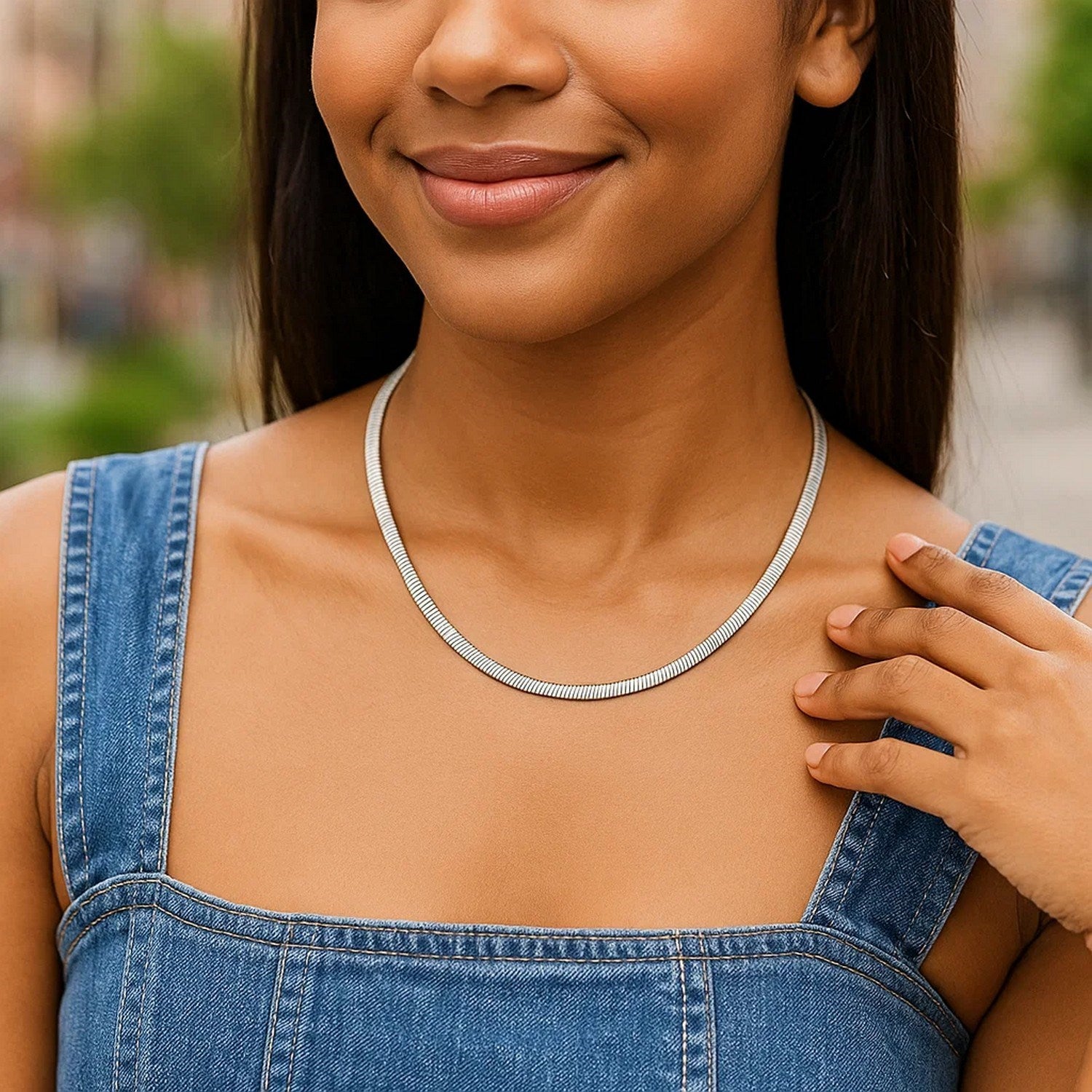 4.0mm 14k Two Tone Gold Reversible Omega Necklace - Close-Up | BIJOLINA