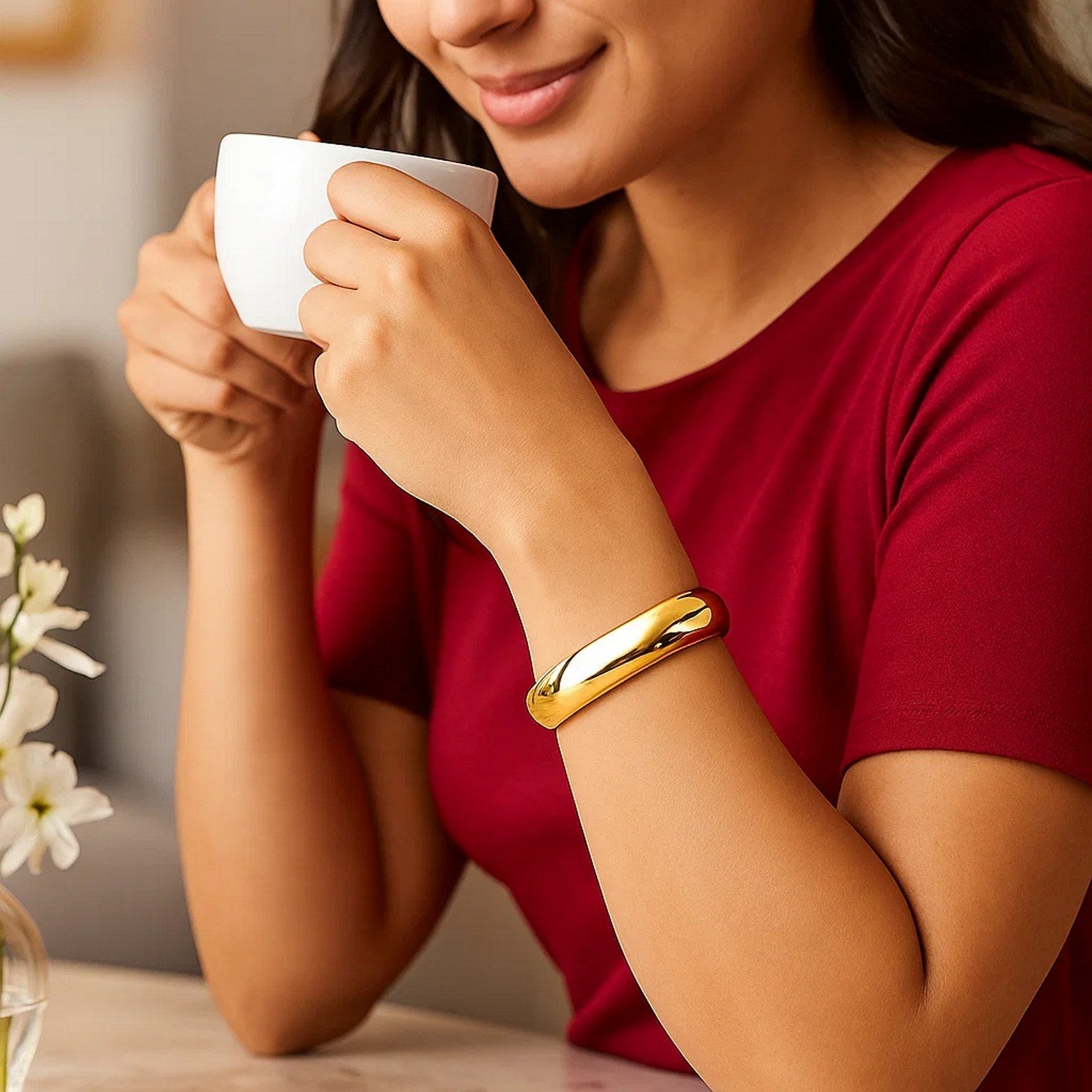 Classic Bangle in 14k Yellow Gold (13.50 mm) - Detail | BIJOLINA