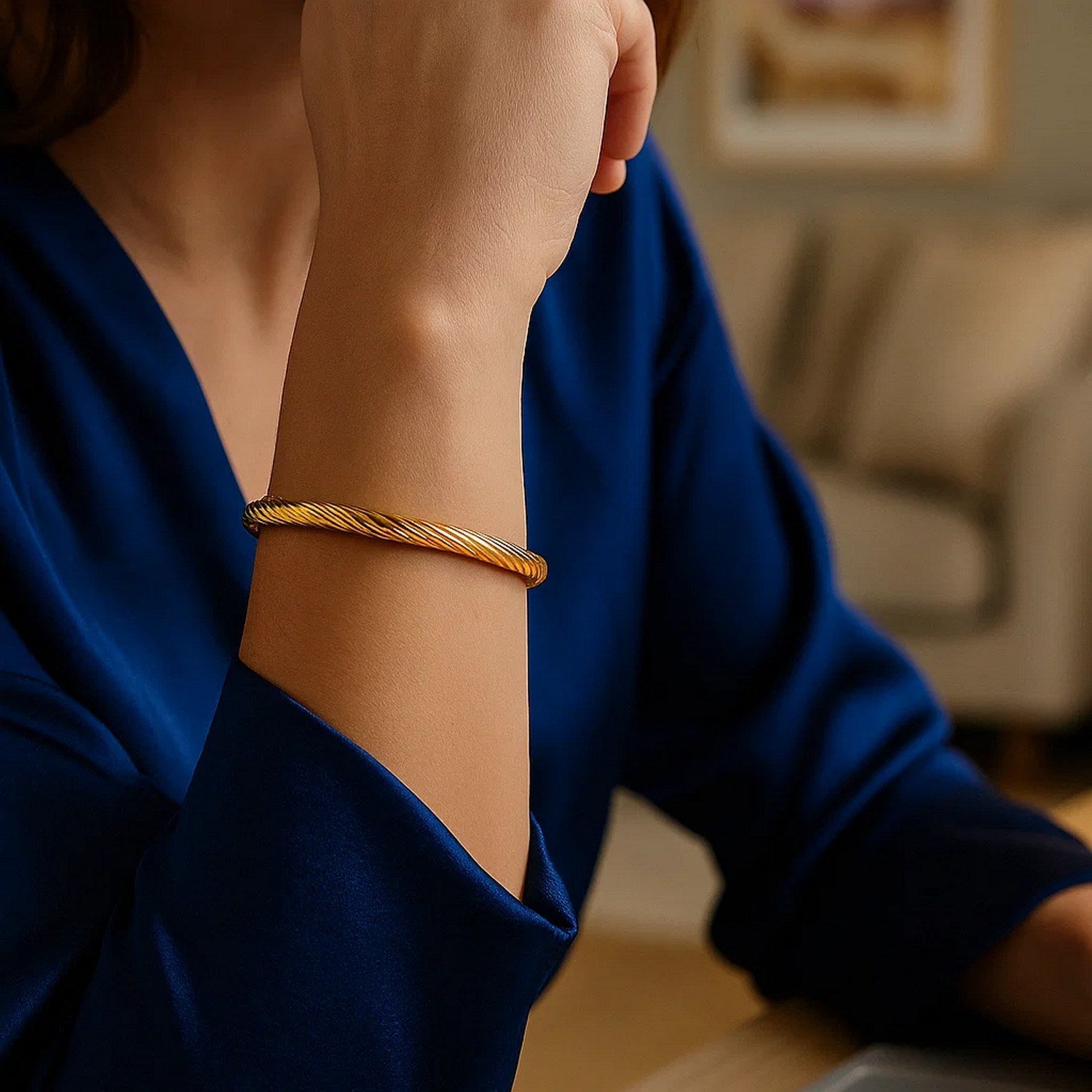 14k Yellow Gold Polished Cable Motif Bangle (5.00 mm) - Detail | BIJOLINA