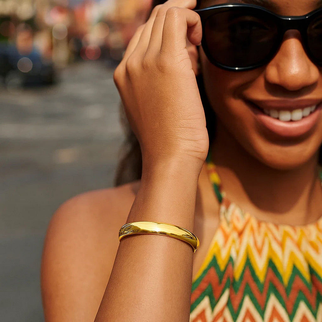 Classic Bangle in 14k Yellow Gold (8.00 mm) - Detail | BIJOLINA