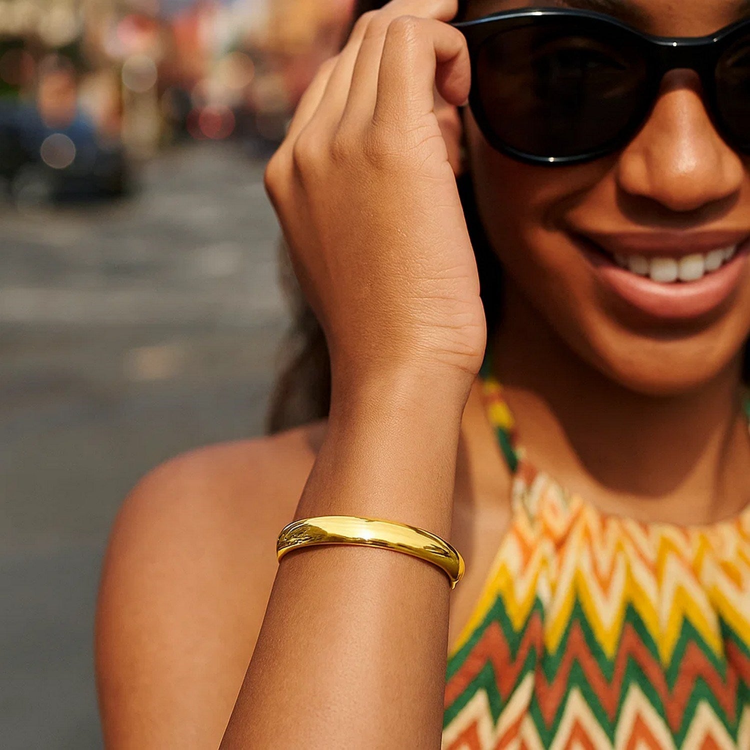 Classic Bangle in 14k Yellow Gold (8.00 mm) - Detail | BIJOLINA