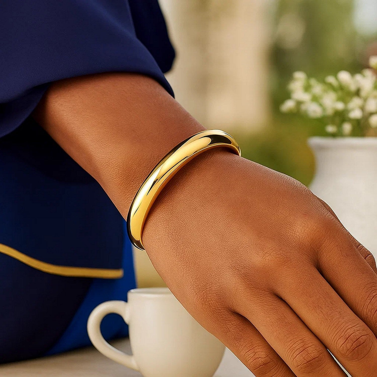 Classic Bangle in 14K Yellow Gold Style E