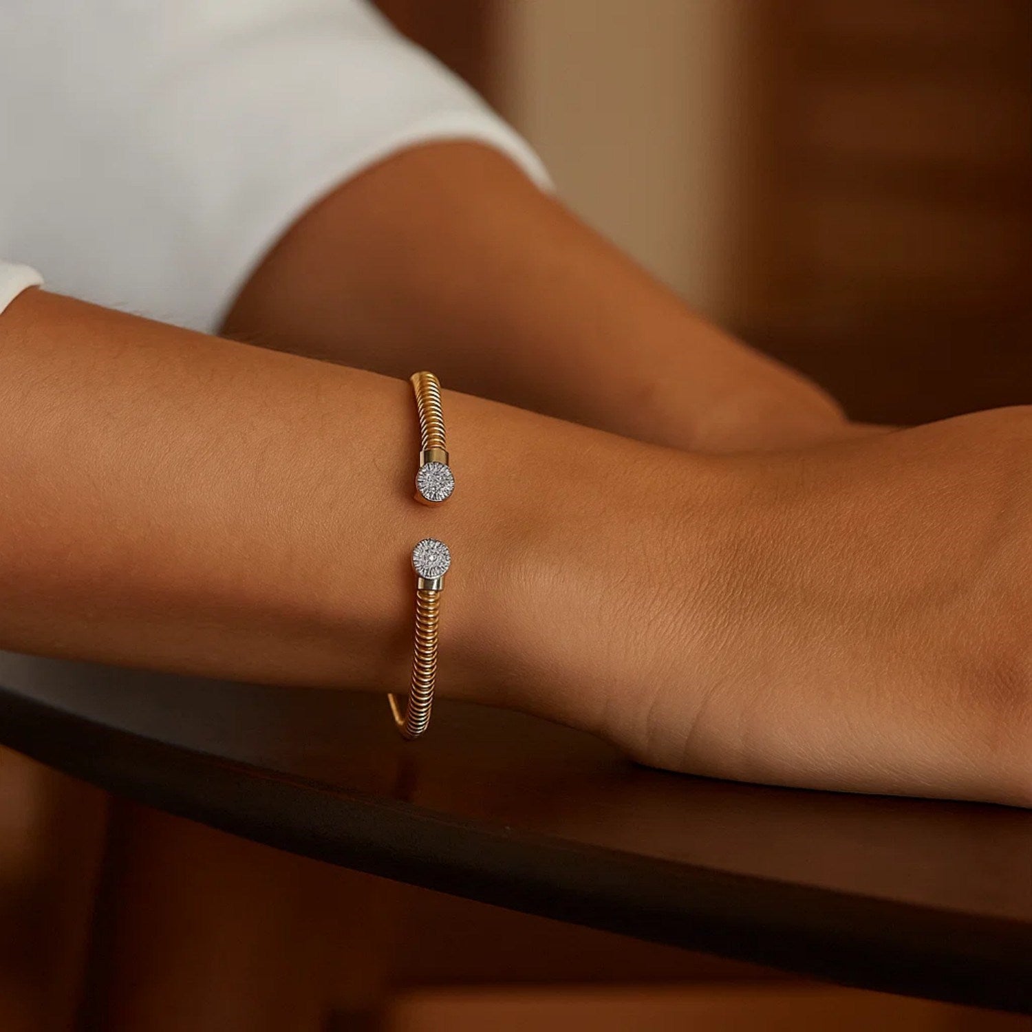 14K Yellow Gold Round End Tubogas Cuff Bangle (3.90 mm)