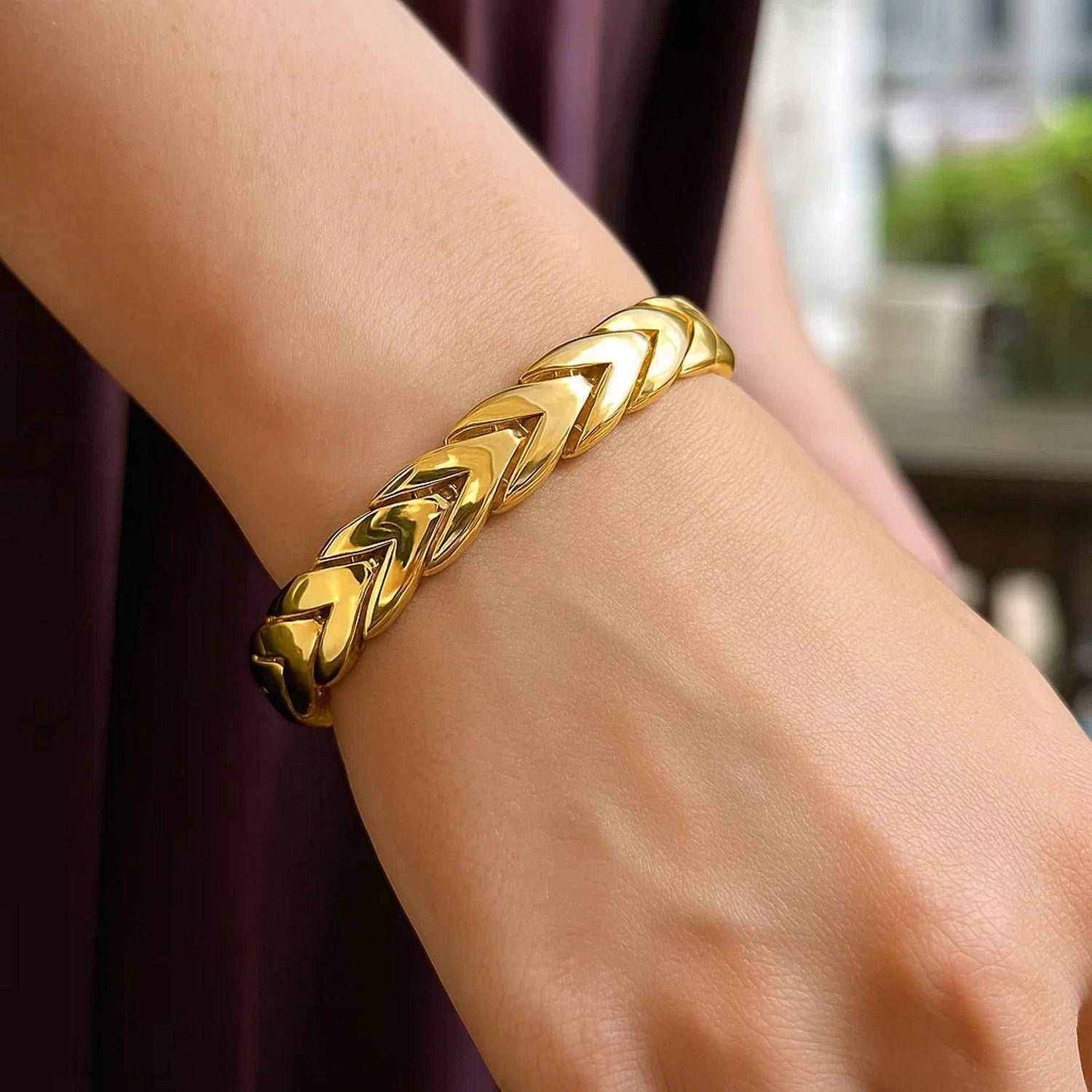 14K Yellow Gold Chevron Link Bangle (10.00 mm)